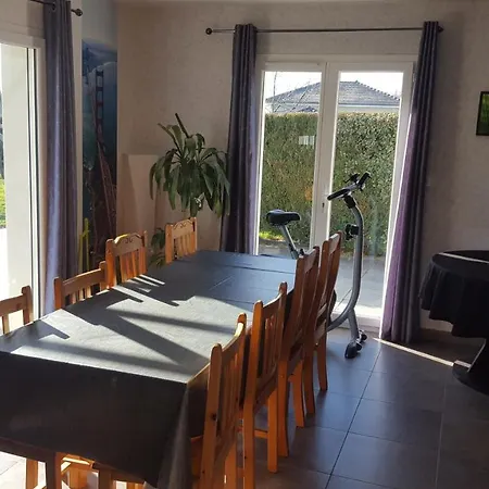 Holiday home Du Pic 105m2 , 4 De Plain-pied Avec Piscine A Montfaucon