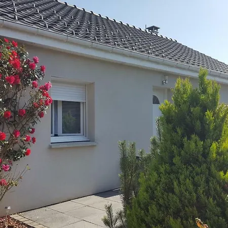 Du Pic 105m2 , 4 De Plain-pied Avec Piscine A Montfaucon Holiday home